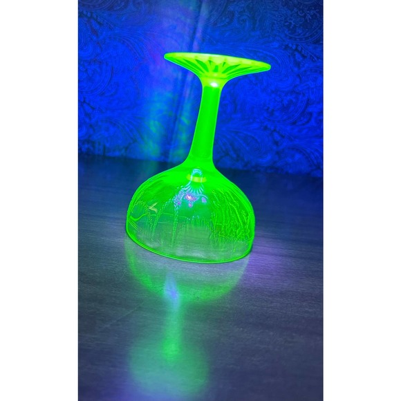 Vintage uranium glass Anchor Hocking Tall champagne goblet cameo pattern - Picture 3 of 10